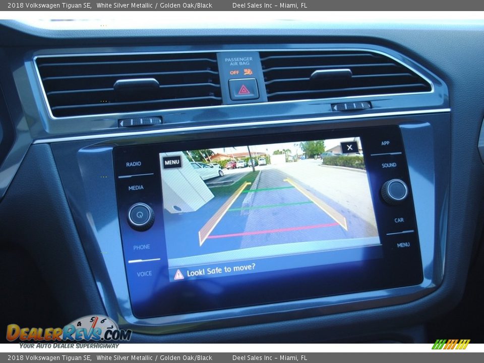 Controls of 2018 Volkswagen Tiguan SE Photo #17