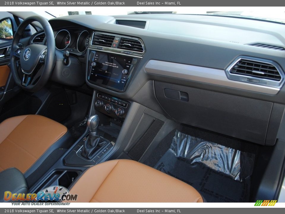 Dashboard of 2018 Volkswagen Tiguan SE Photo #19