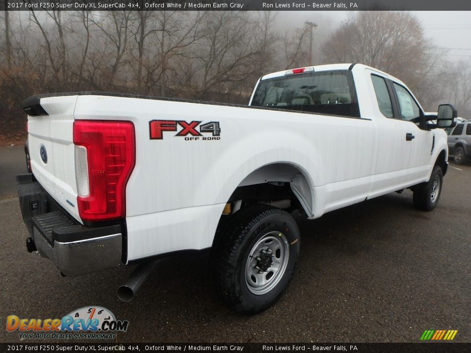 2017 Ford F250 Super Duty XL SuperCab 4x4 Oxford White / Medium Earth Gray Photo #2