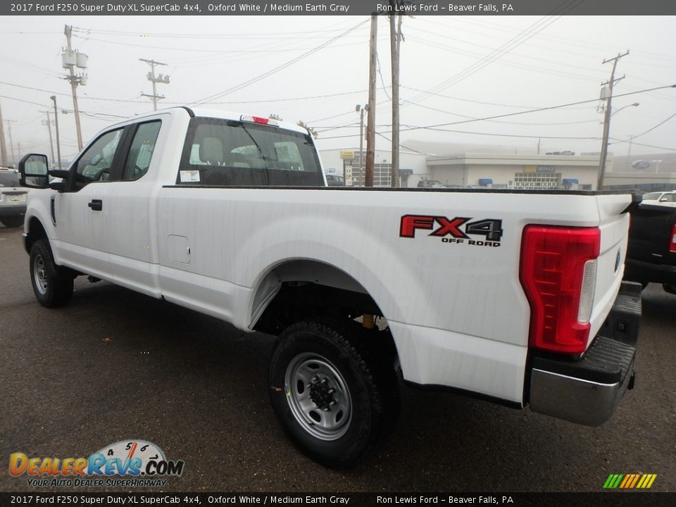 2017 Ford F250 Super Duty XL SuperCab 4x4 Oxford White / Medium Earth Gray Photo #5