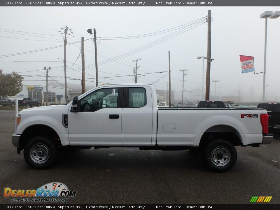 2017 Ford F250 Super Duty XL SuperCab 4x4 Oxford White / Medium Earth Gray Photo #6