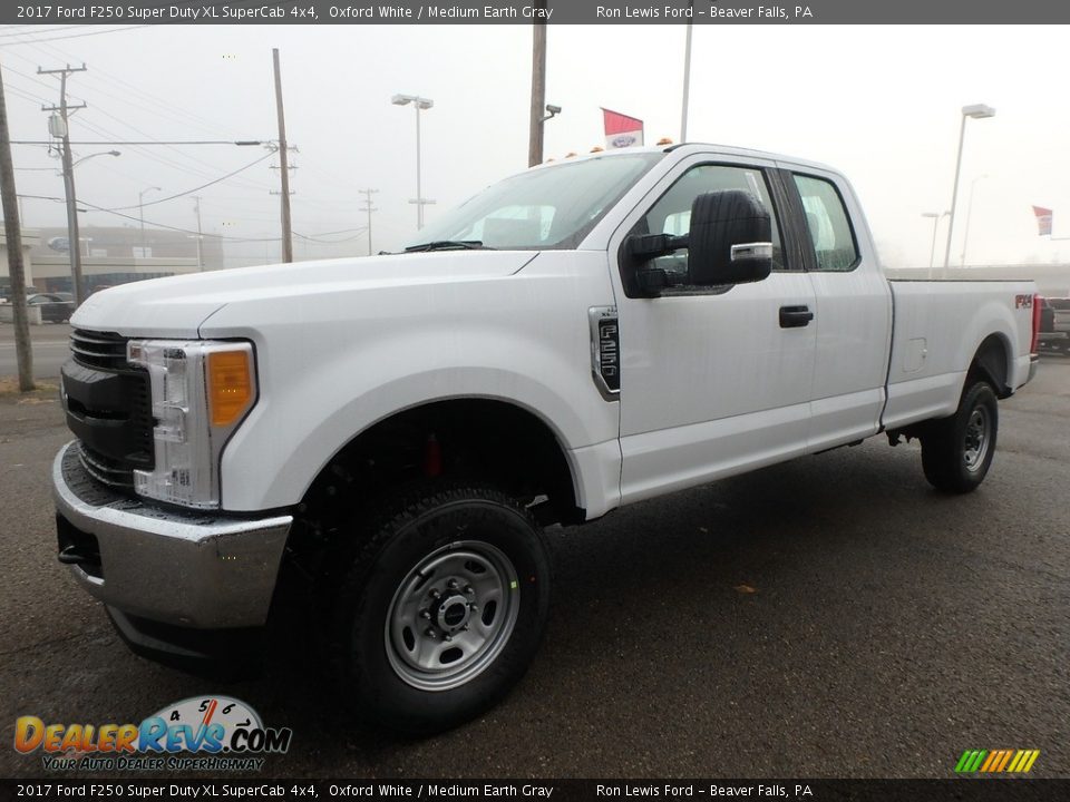 2017 Ford F250 Super Duty XL SuperCab 4x4 Oxford White / Medium Earth Gray Photo #7
