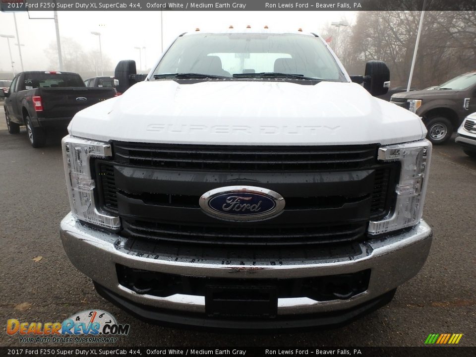 2017 Ford F250 Super Duty XL SuperCab 4x4 Oxford White / Medium Earth Gray Photo #8