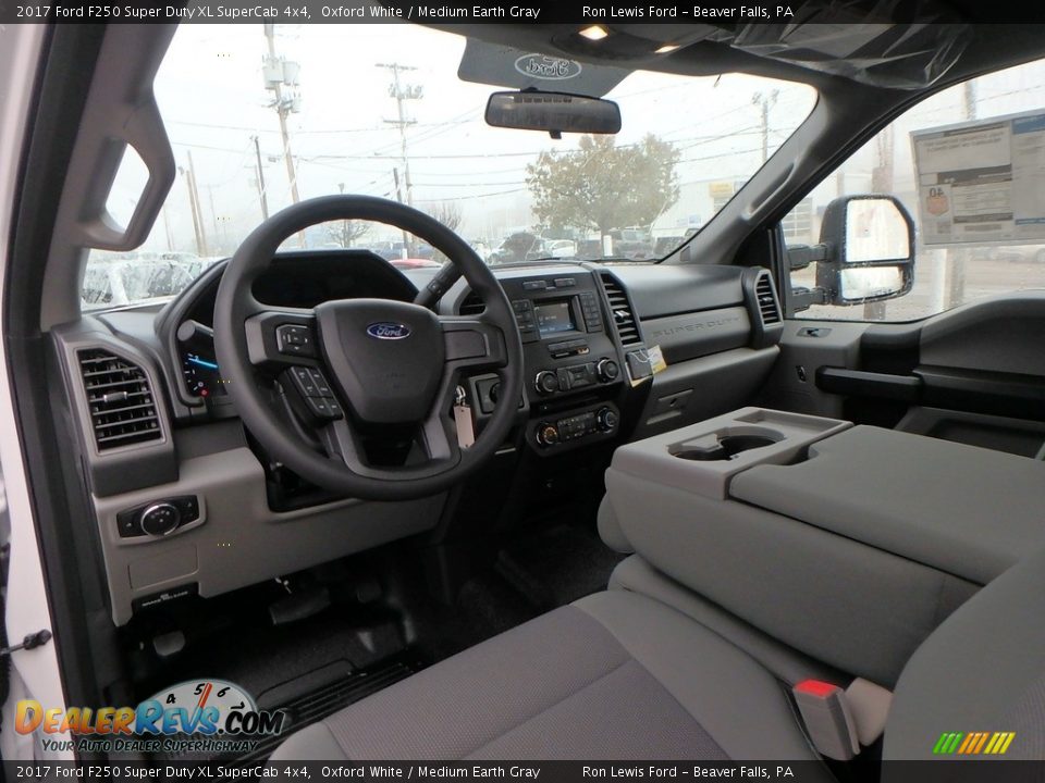 2017 Ford F250 Super Duty XL SuperCab 4x4 Oxford White / Medium Earth Gray Photo #13