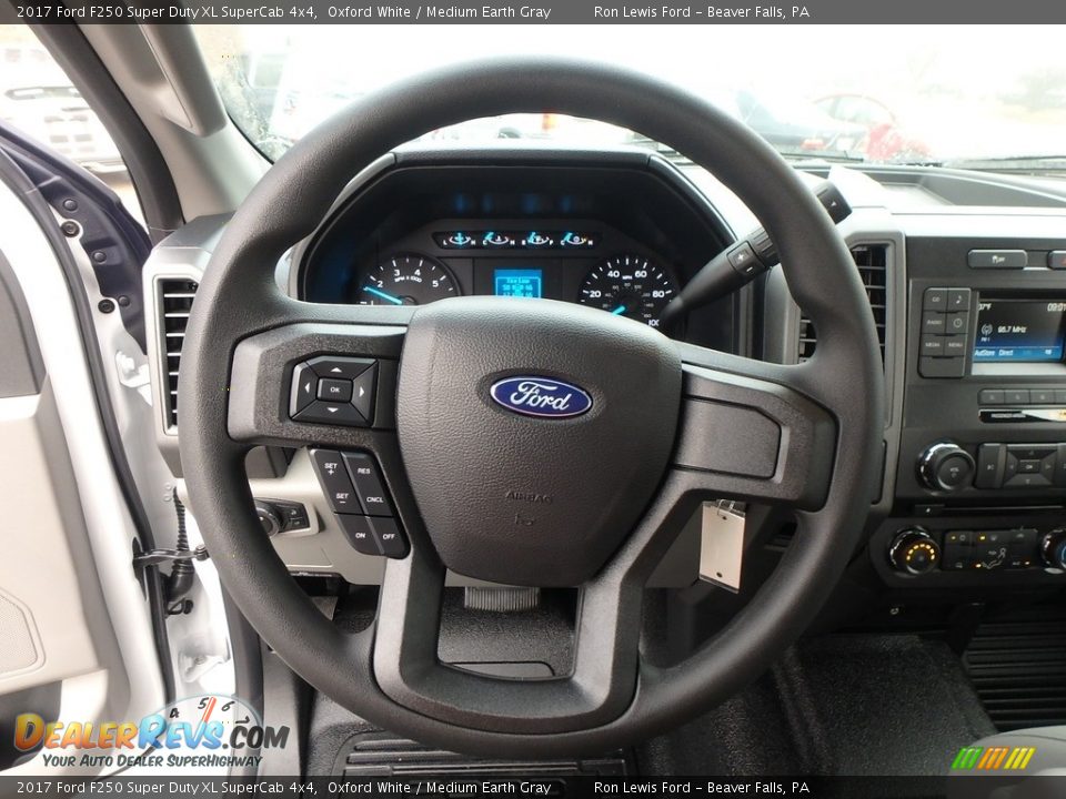 2017 Ford F250 Super Duty XL SuperCab 4x4 Oxford White / Medium Earth Gray Photo #17
