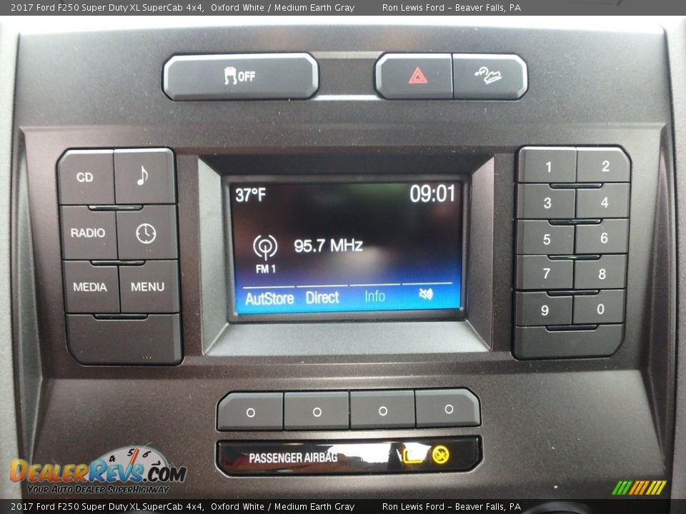 2017 Ford F250 Super Duty XL SuperCab 4x4 Oxford White / Medium Earth Gray Photo #19