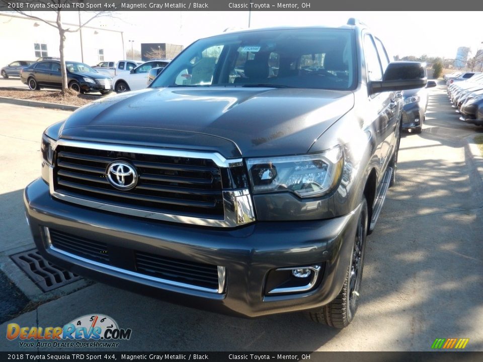 Front 3/4 View of 2018 Toyota Sequoia TRD Sport 4x4 Photo #1