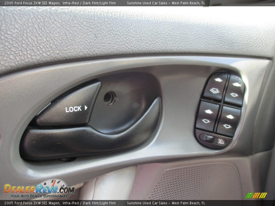 2005 Ford Focus ZXW SES Wagon Infra-Red / Dark Flint/Light Flint Photo #19