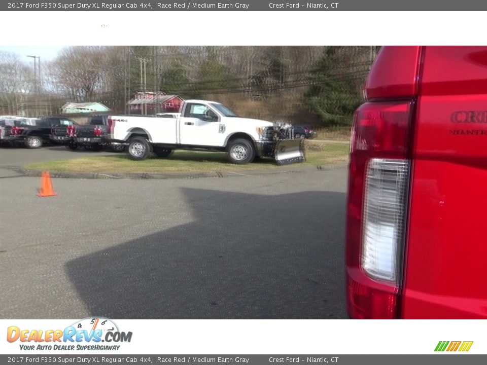 2017 Ford F350 Super Duty XL Regular Cab 4x4 Race Red / Medium Earth Gray Photo #33