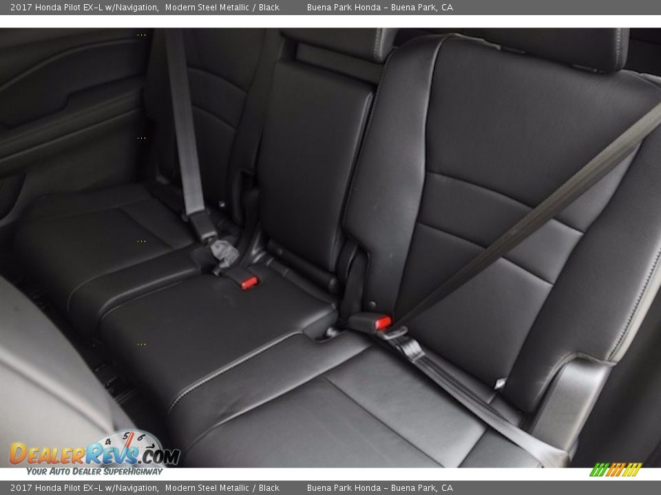 2017 Honda Pilot EX-L w/Navigation Modern Steel Metallic / Black Photo #16
