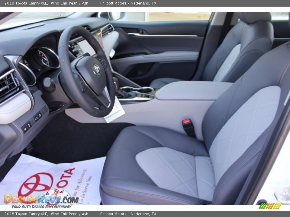 2018 Toyota Camry XLE Wind Chill Pearl / Ash Photo #11