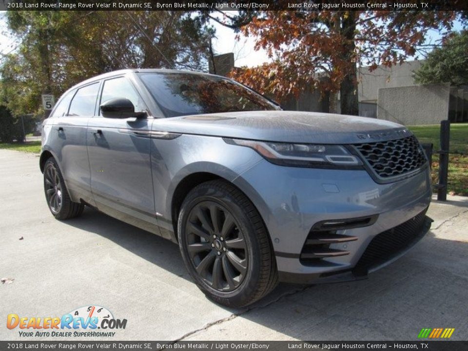 Front 3/4 View of 2018 Land Rover Range Rover Velar R Dynamic SE Photo #2
