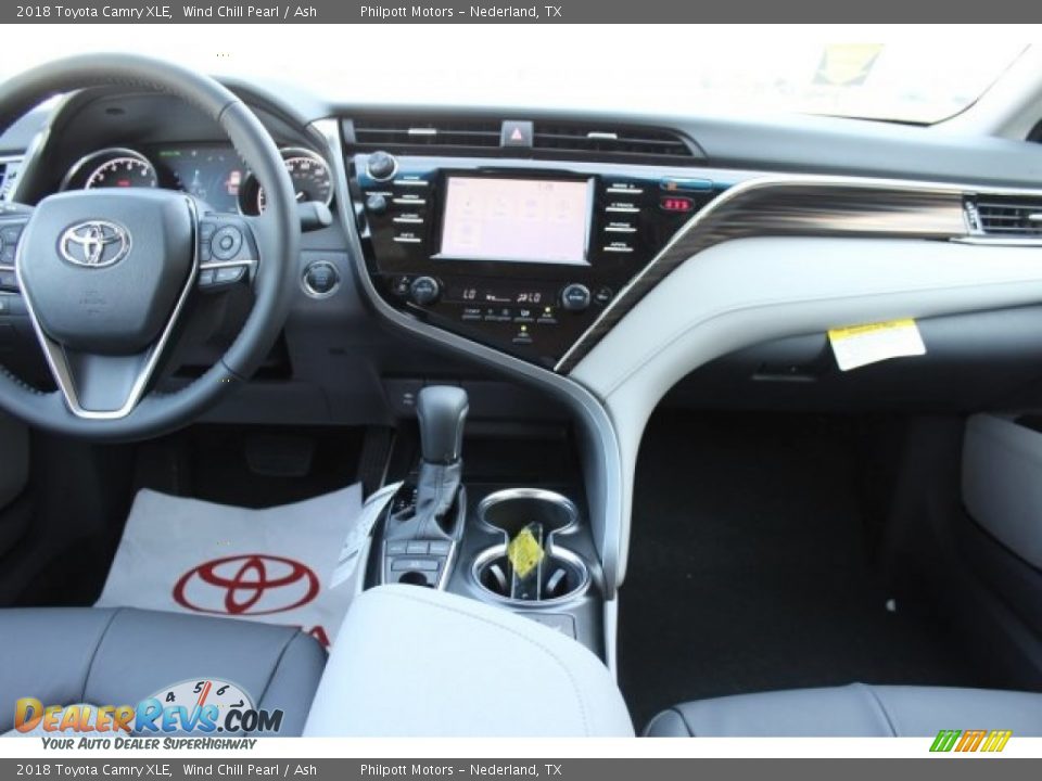 2018 Toyota Camry XLE Wind Chill Pearl / Ash Photo #29