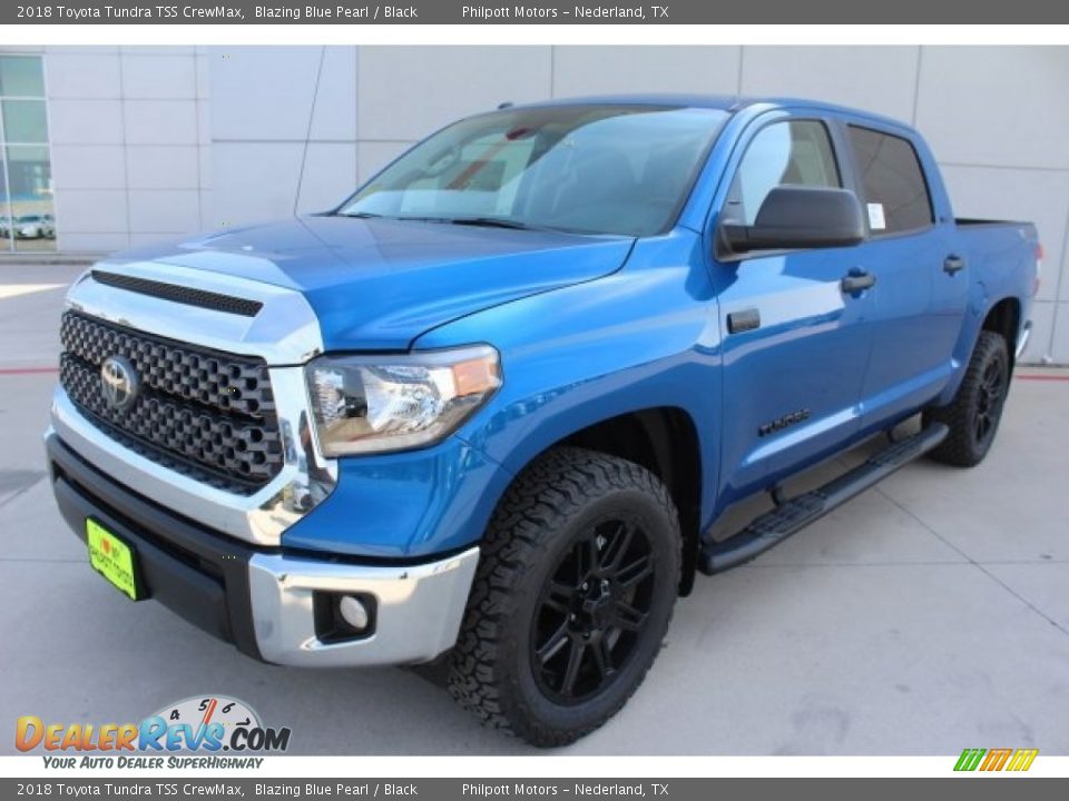 Front 3/4 View of 2018 Toyota Tundra TSS CrewMax Photo #3