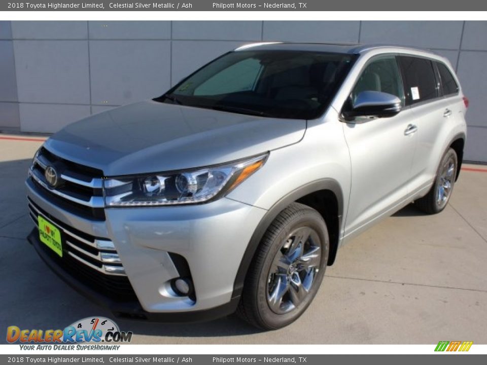 Front 3/4 View of 2018 Toyota Highlander Limited Photo #3