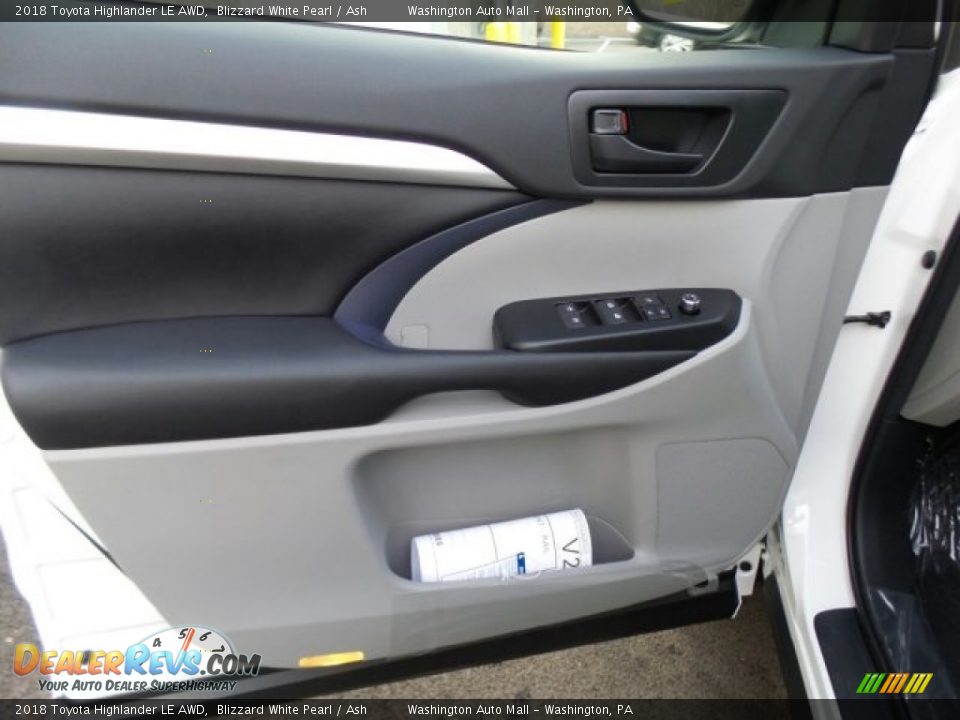 Door Panel of 2018 Toyota Highlander LE AWD Photo #14