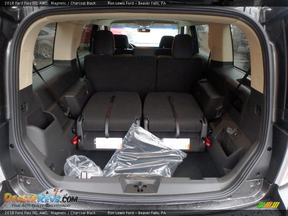 2018 Ford Flex SEL AWD Trunk Photo #4