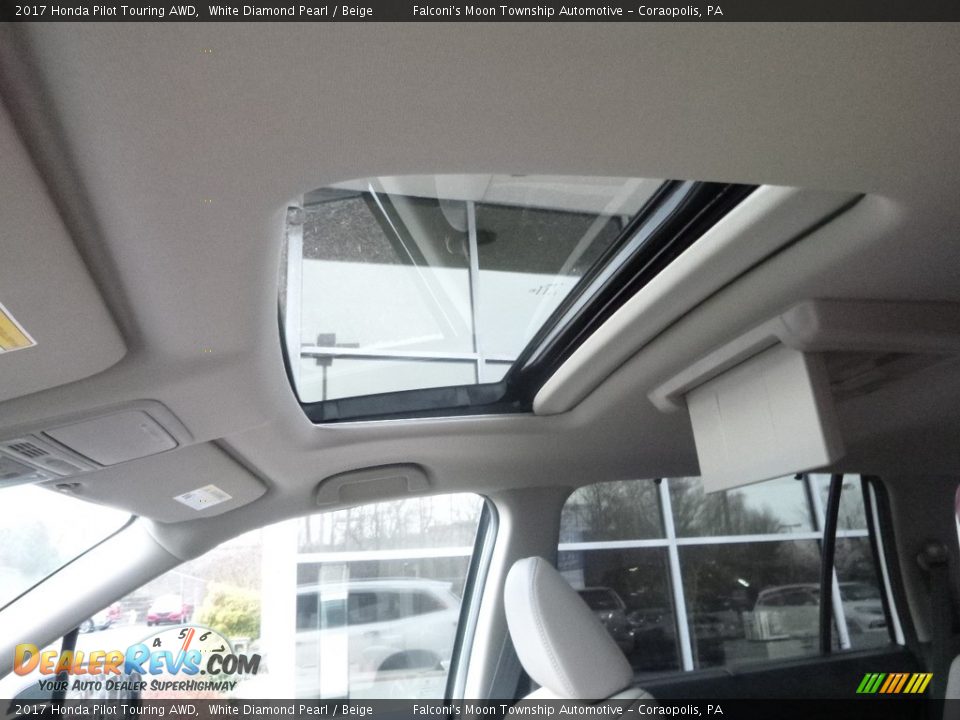 2017 Honda Pilot Touring AWD White Diamond Pearl / Beige Photo #12