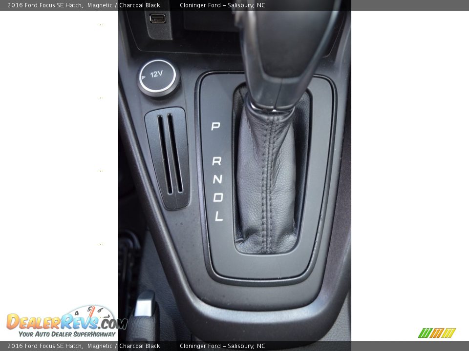 2016 Ford Focus SE Hatch Magnetic / Charcoal Black Photo #20