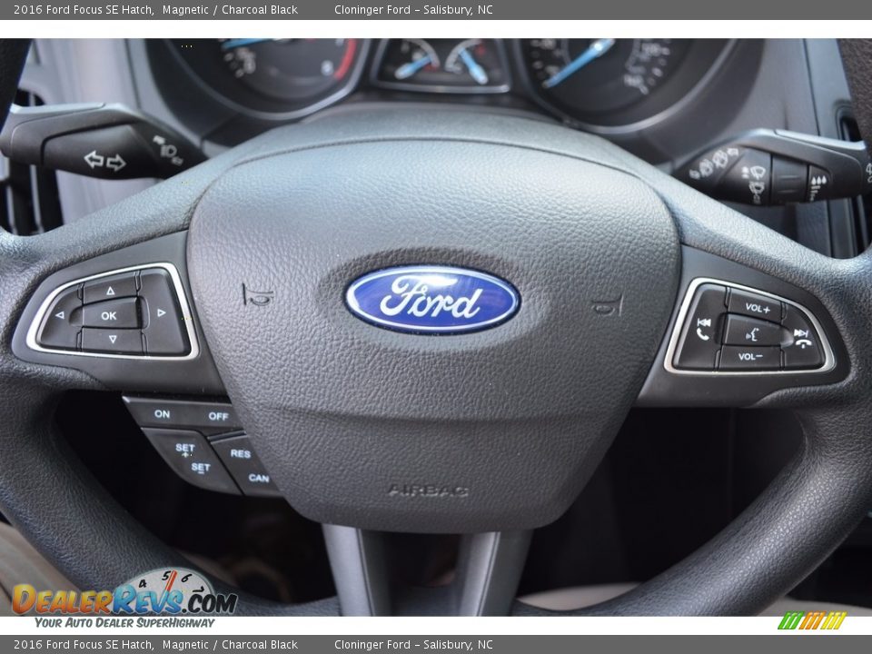 2016 Ford Focus SE Hatch Magnetic / Charcoal Black Photo #21