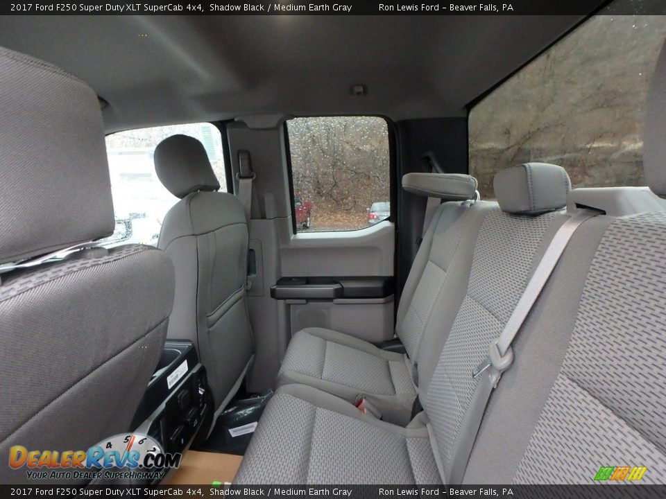 2017 Ford F250 Super Duty XLT SuperCab 4x4 Shadow Black / Medium Earth Gray Photo #11