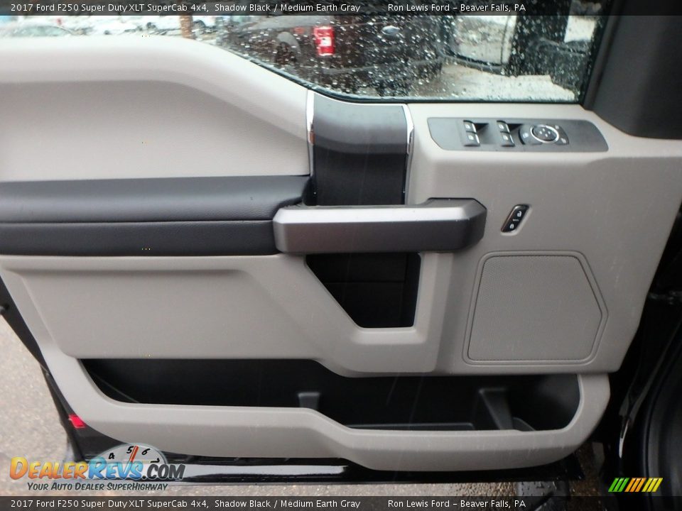 2017 Ford F250 Super Duty XLT SuperCab 4x4 Shadow Black / Medium Earth Gray Photo #13
