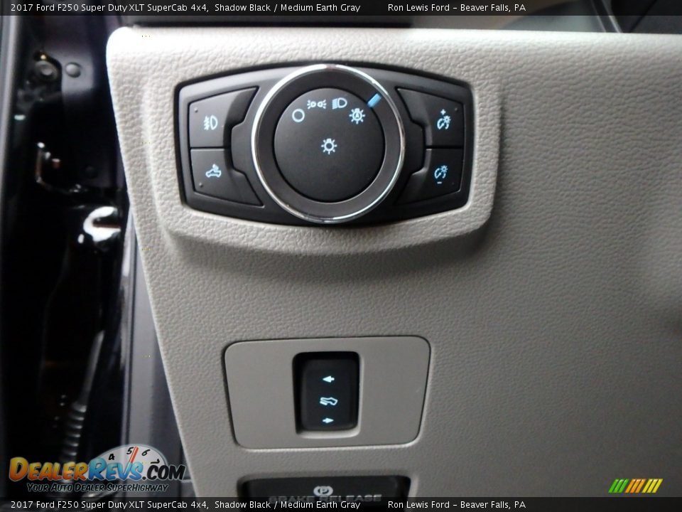 2017 Ford F250 Super Duty XLT SuperCab 4x4 Shadow Black / Medium Earth Gray Photo #16