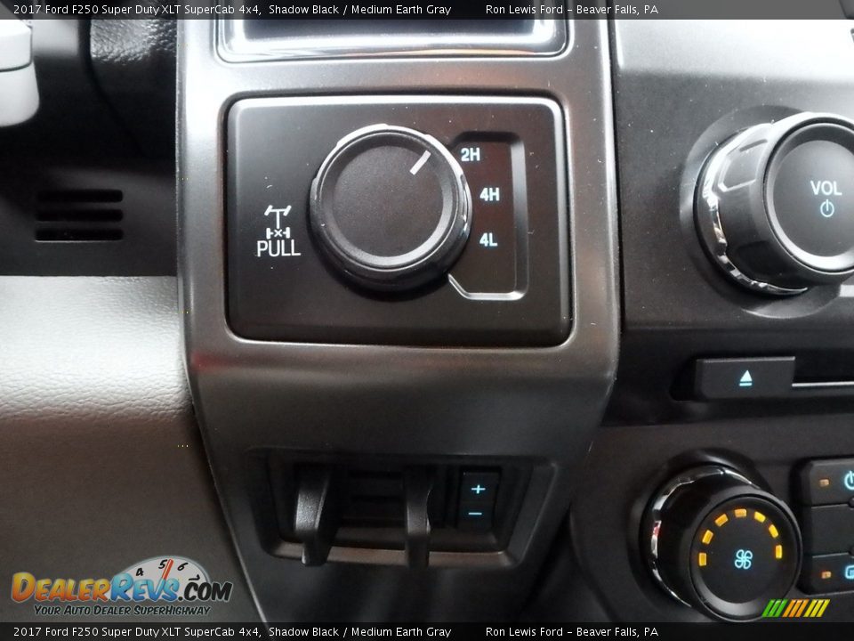2017 Ford F250 Super Duty XLT SuperCab 4x4 Shadow Black / Medium Earth Gray Photo #18
