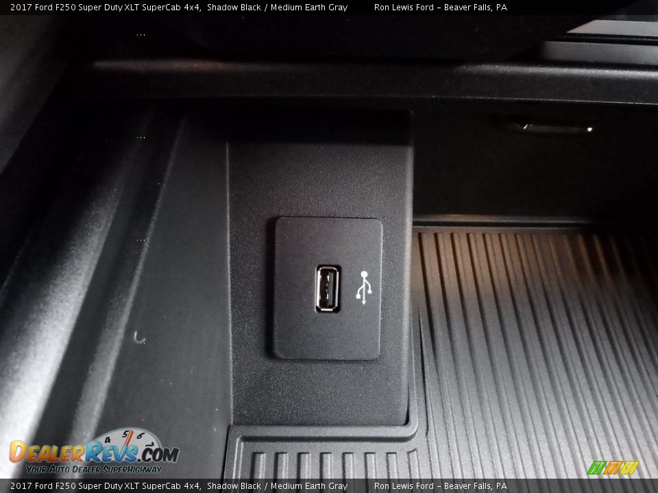 2017 Ford F250 Super Duty XLT SuperCab 4x4 Shadow Black / Medium Earth Gray Photo #20