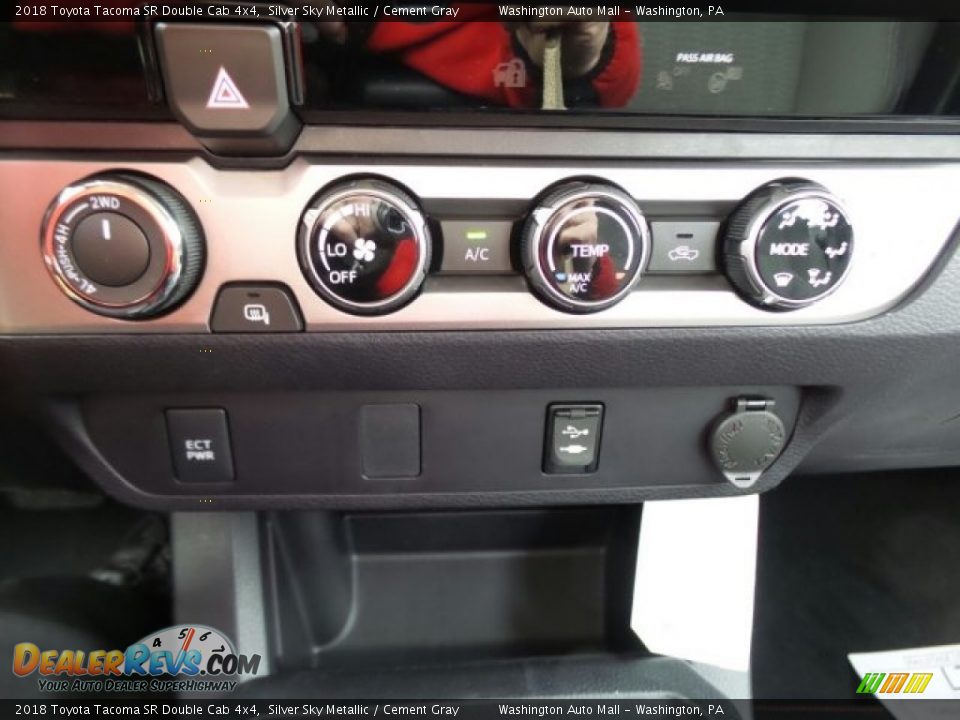 Controls of 2018 Toyota Tacoma SR Double Cab 4x4 Photo #27
