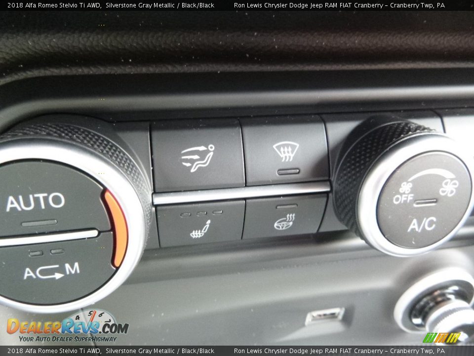 2018 Alfa Romeo Stelvio Ti AWD Silverstone Gray Metallic / Black/Black Photo #30