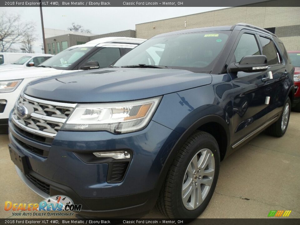 Front 3/4 View of 2018 Ford Explorer XLT 4WD Photo #1