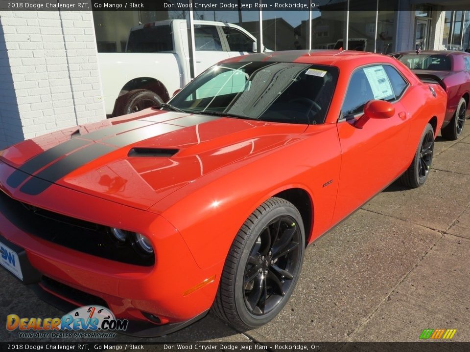 Front 3/4 View of 2018 Dodge Challenger R/T Photo #3
