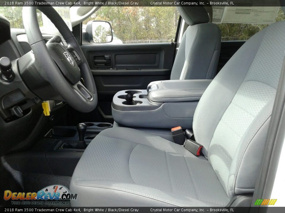 2018 Ram 3500 Tradesman Crew Cab 4x4 Bright White / Black/Diesel Gray Photo #9