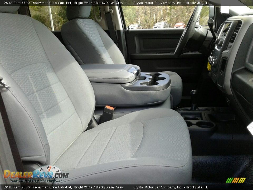 2018 Ram 3500 Tradesman Crew Cab 4x4 Bright White / Black/Diesel Gray Photo #12