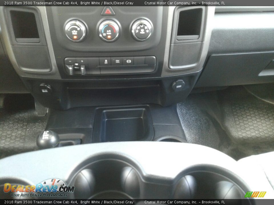 2018 Ram 3500 Tradesman Crew Cab 4x4 Bright White / Black/Diesel Gray Photo #16