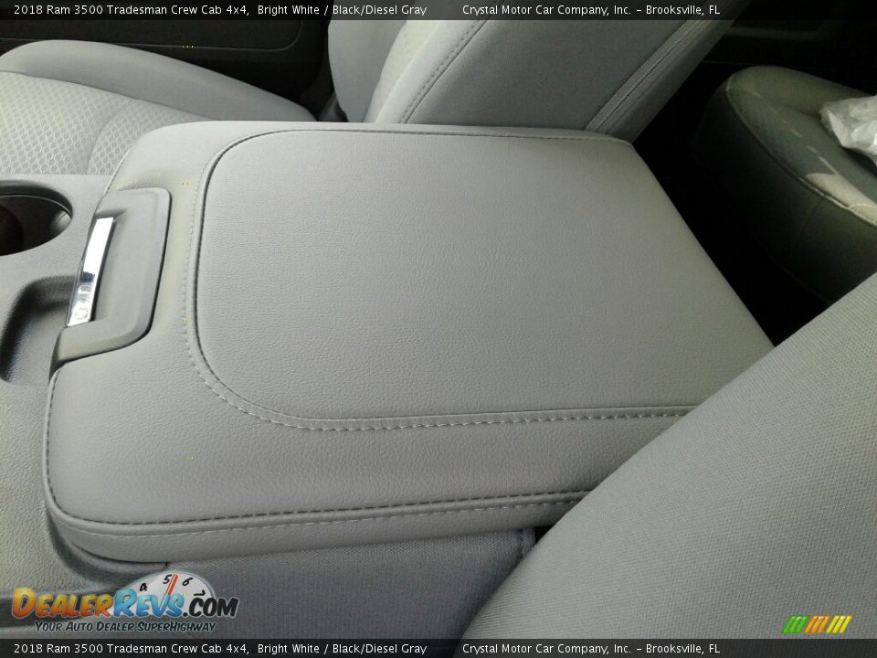 2018 Ram 3500 Tradesman Crew Cab 4x4 Bright White / Black/Diesel Gray Photo #18