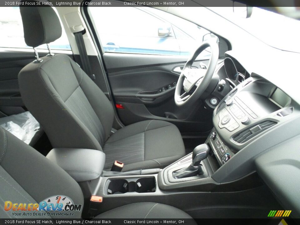 Front Seat of 2018 Ford Focus SE Hatch Photo #4