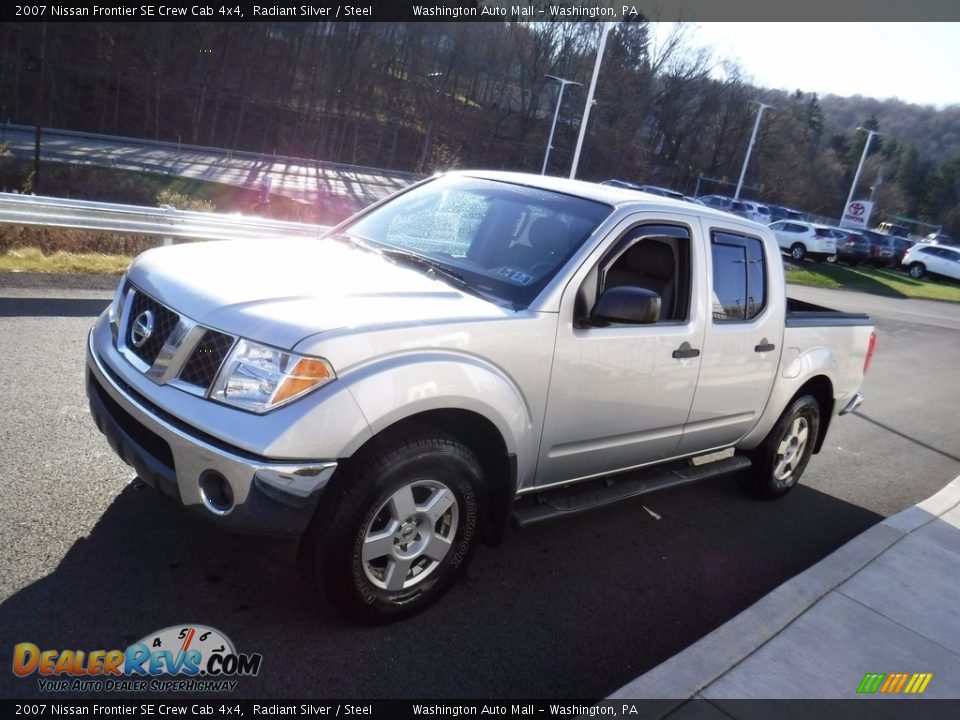 2007 Nissan Frontier SE Crew Cab 4x4 Radiant Silver / Steel Photo #7