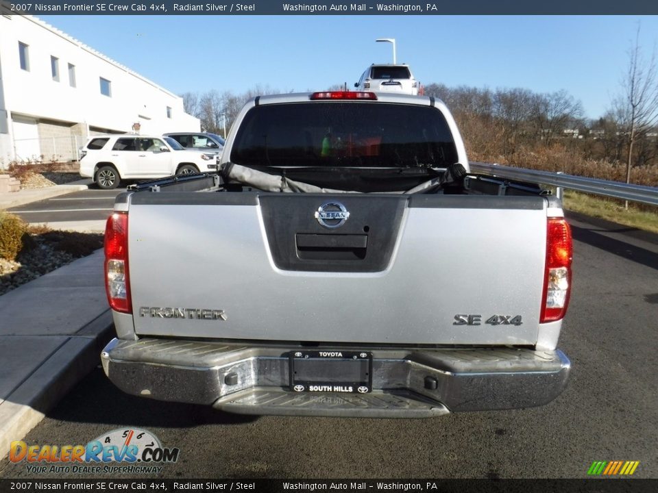 2007 Nissan Frontier SE Crew Cab 4x4 Radiant Silver / Steel Photo #10