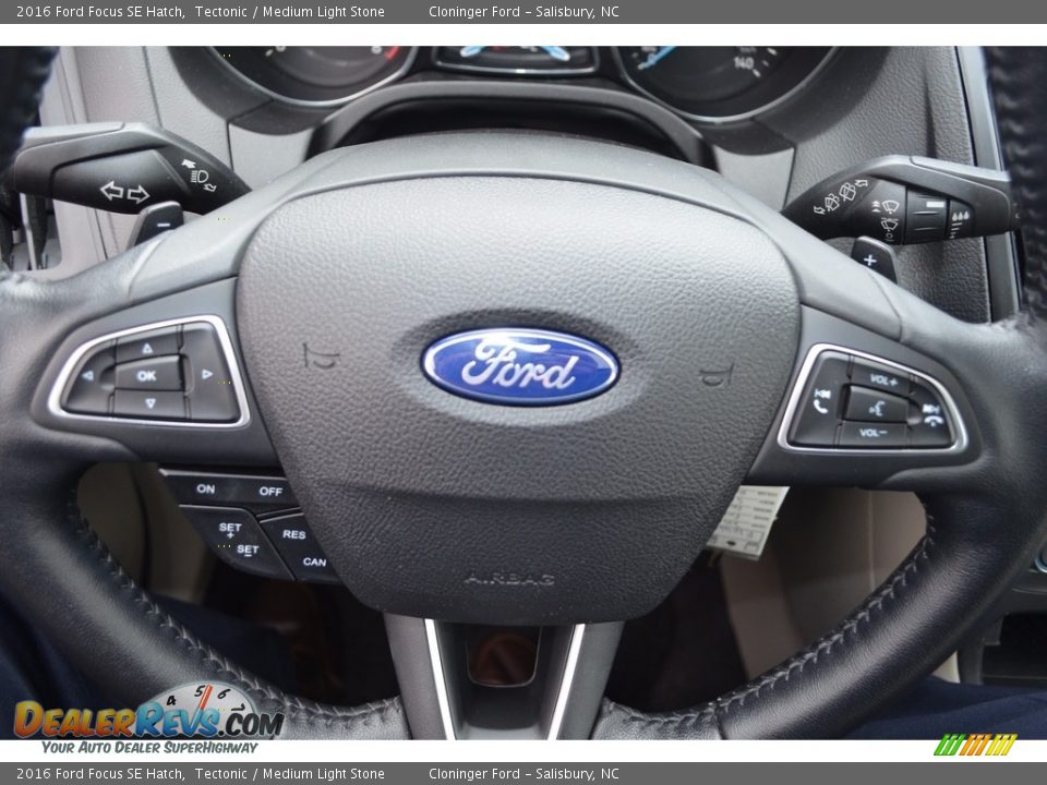 2016 Ford Focus SE Hatch Tectonic / Medium Light Stone Photo #21
