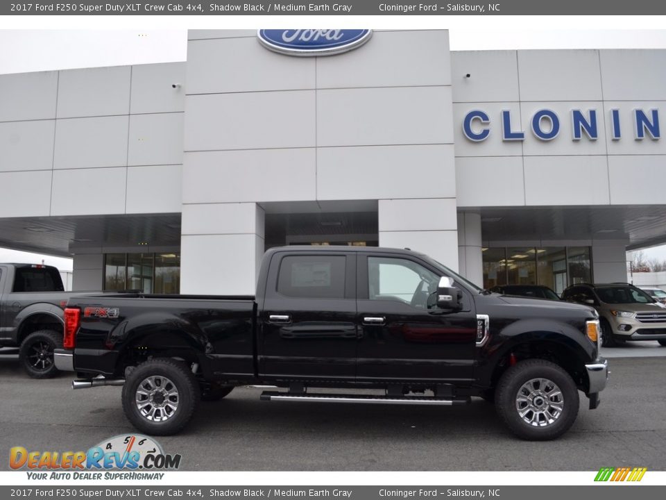 2017 Ford F250 Super Duty XLT Crew Cab 4x4 Shadow Black / Medium Earth Gray Photo #2