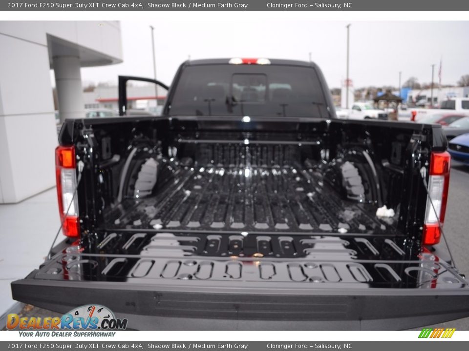 2017 Ford F250 Super Duty XLT Crew Cab 4x4 Shadow Black / Medium Earth Gray Photo #6