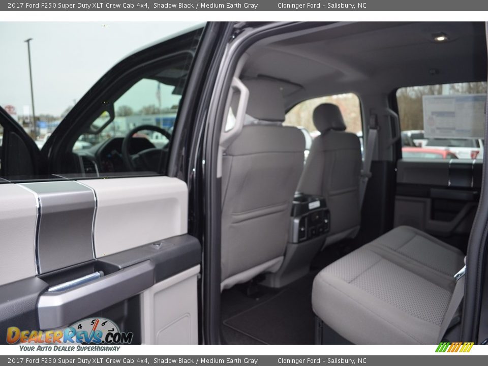 2017 Ford F250 Super Duty XLT Crew Cab 4x4 Shadow Black / Medium Earth Gray Photo #10