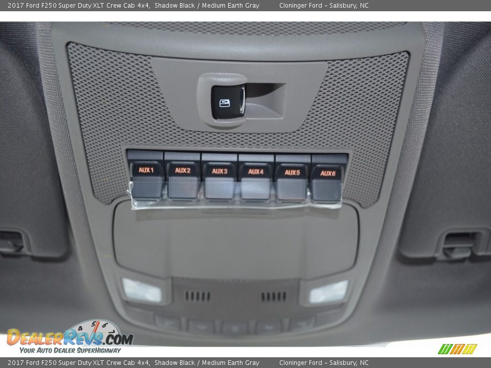 2017 Ford F250 Super Duty XLT Crew Cab 4x4 Shadow Black / Medium Earth Gray Photo #18