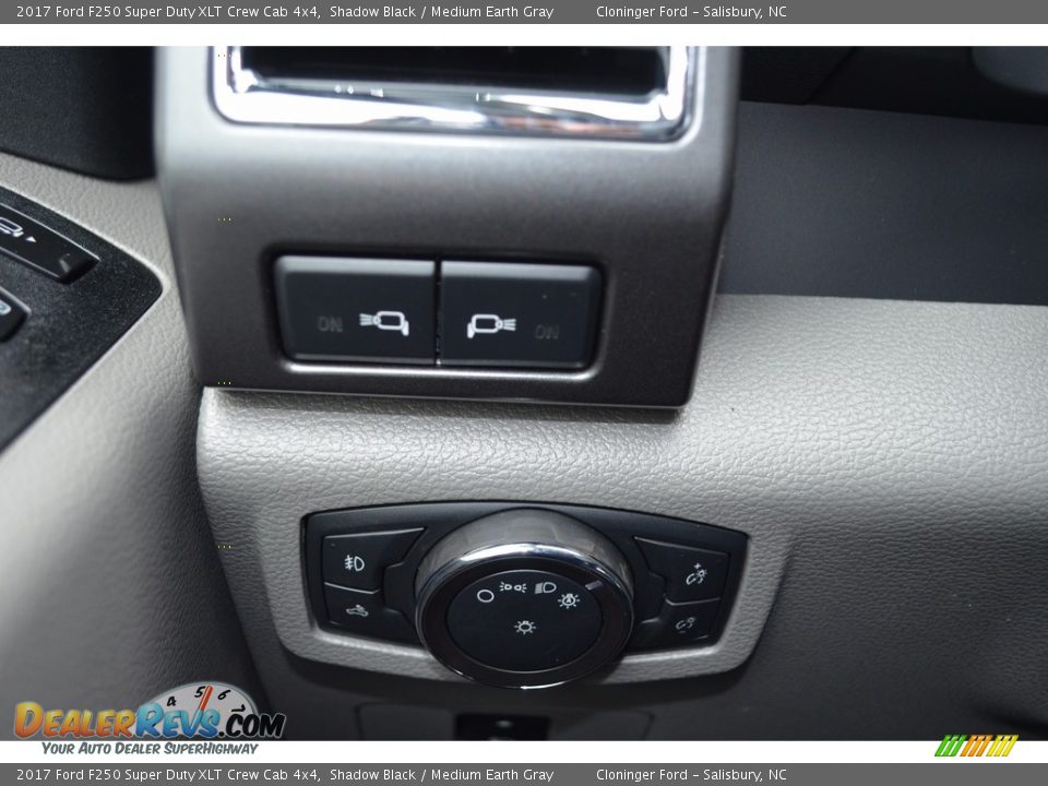 2017 Ford F250 Super Duty XLT Crew Cab 4x4 Shadow Black / Medium Earth Gray Photo #20