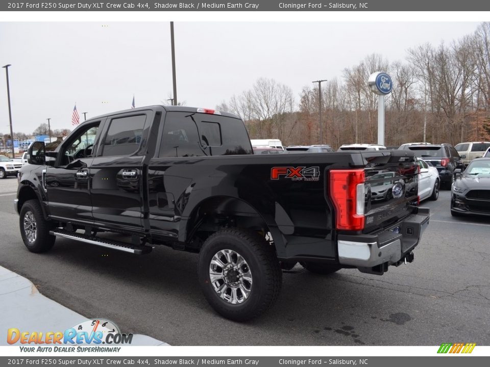 2017 Ford F250 Super Duty XLT Crew Cab 4x4 Shadow Black / Medium Earth Gray Photo #22