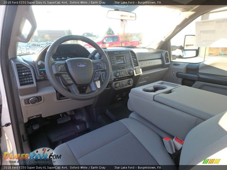 Front Seat of 2018 Ford F250 Super Duty XL SuperCab 4x4 Photo #11