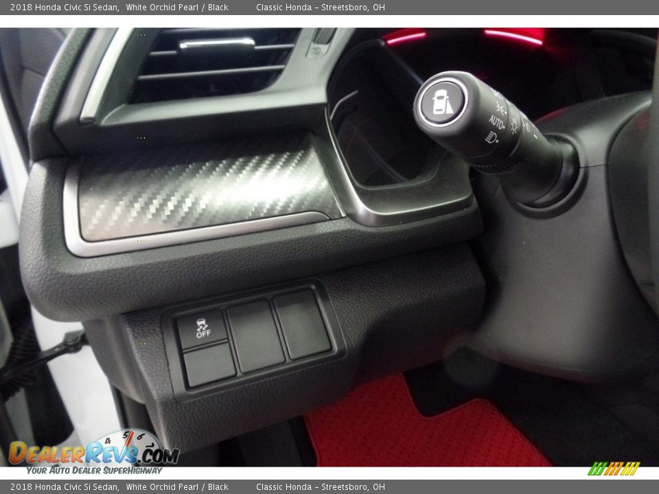 Controls of 2018 Honda Civic Si Sedan Photo #25