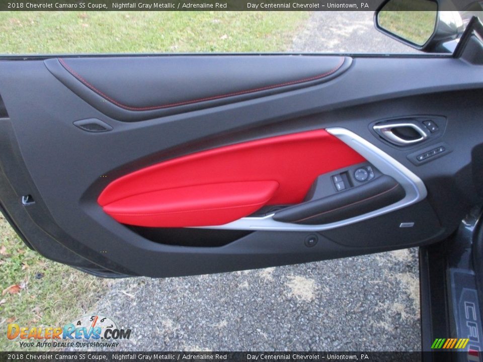Door Panel of 2018 Chevrolet Camaro SS Coupe Photo #15